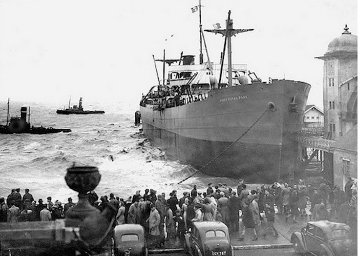 In 1947, high tides and gale-force winds led to the mammoth Canadian steamship, the Port Royal Park, slamming into Penarth Pier